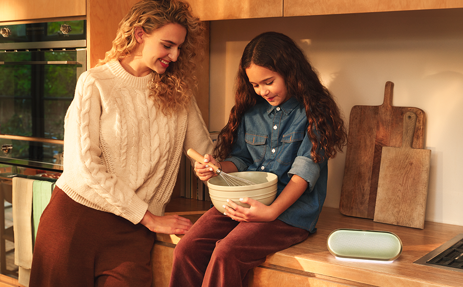 Harman Kardon Luna 2 Desempeño de sonido superior con AI Sound Boost - Image
